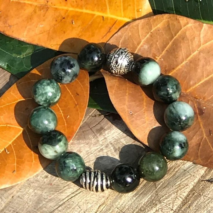Stone Bracelet "Vitality Green Jade" ~~~~~Vitality and growth in