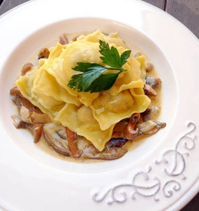 Raviolis Rellenos De Boletus En Salsa De Níscalos Receta Recetas Salsas Para Pastas Recetas De Pastas Setas Recetas