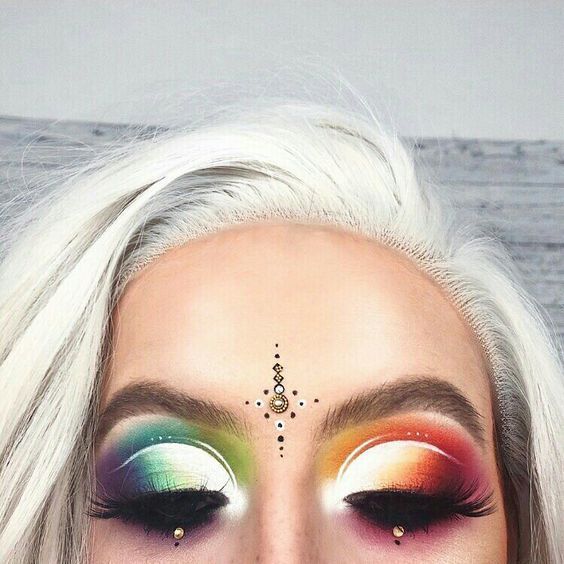 Das angesagteste Festival-Make-up scheint es in dieser Saison 2019 zu versuchen