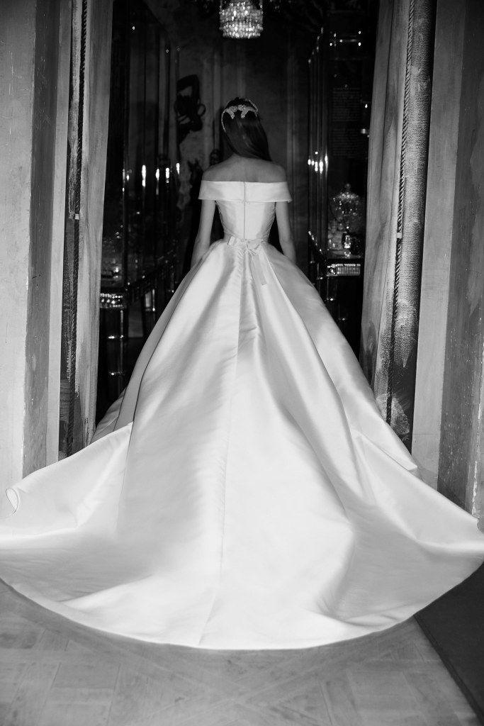 tendencias de vestidos de novia 2019 elie saab estilo minimalista