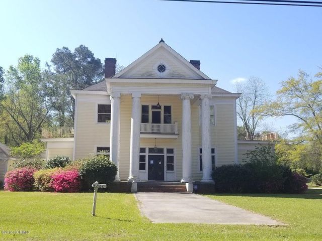 view 23 photos of this 4 bed 2 bath 3 538 sq ft single family home at 4860 main st gibson nc 28343 on sale now for old house dreams victorian homes home