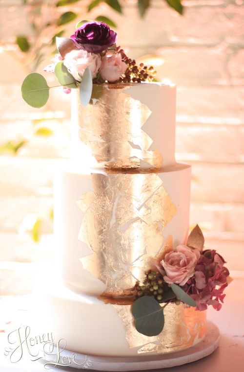 Best 25 Ercream Wedding Cake Ideas On Pinterest Elegant Ercream Wedding Cake With Edible Gold Leaf And Fresh Flowers Honeylove Cakery