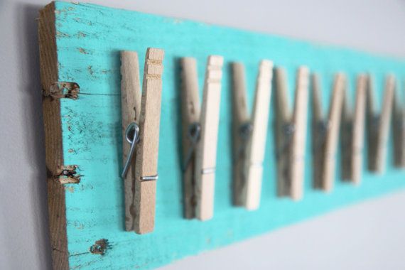 If want to keeping all your necklaces, you need to take time and learn some creative holders. There are DIY jewelry holder for you