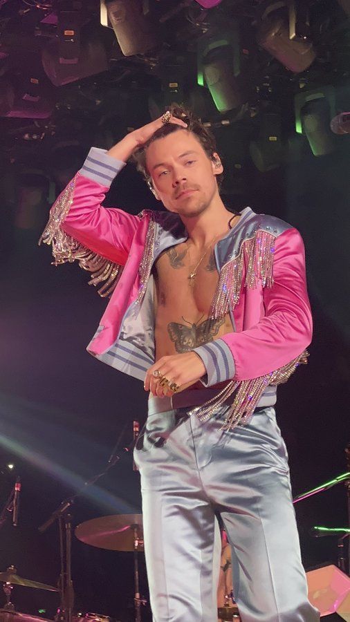 Pin De Azenya Em Love On Tour Estilo Do Harry Styles Harry Styles Harry Styles Pics