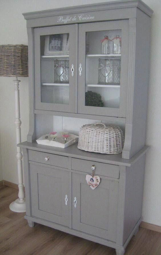 Light grey with white backdrop #Shabbychicdressers #AnthropologischesEsszimmer #...