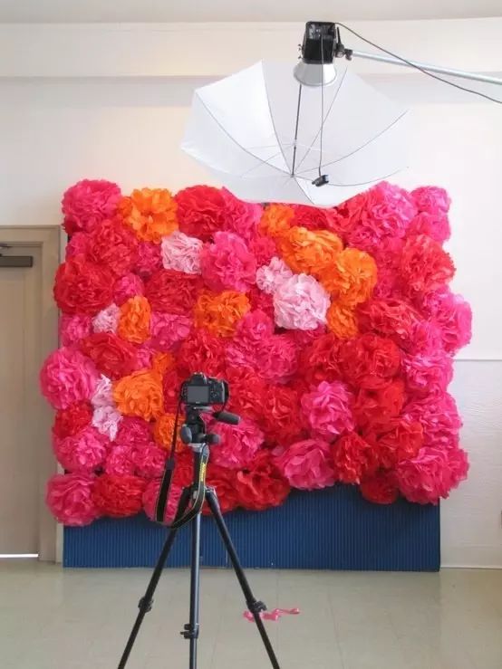 15 Insanely Awesome DIY Wedding Photo Booth Backgrounds | Tissue paper