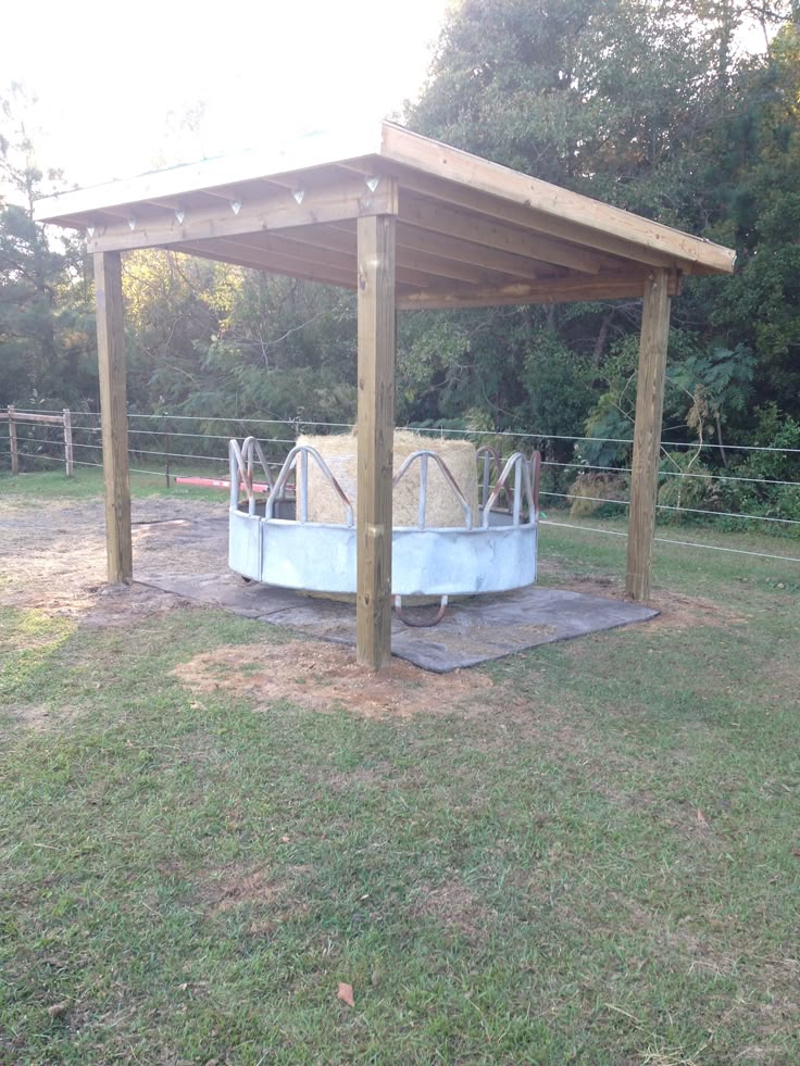 round bale hay feeder with roof round bale hay feeder with roof