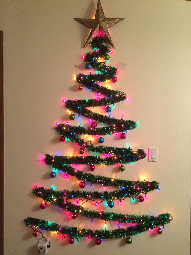 Wir Konnen Dies Draussen Auf Der Vorderseite Unseres Hauses Versuchen Da Wir Weihnachten Haben Diy Weihnachtsgeschenke Office Christmas Decorations Creative Christmas Trees Wall Christmas Tree