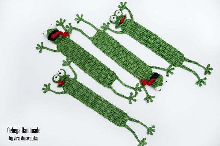 Crochet bookmark green frog for a book lovers. Amigurumi | Etsy Crochet