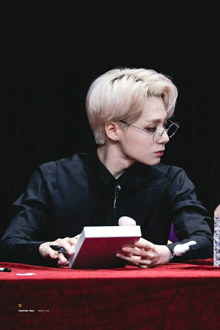 yeo hwanwoong hwanwoong oneus kpop guys k pop star yeo hwanwoong hwanwoong oneus kpop guys k pop star