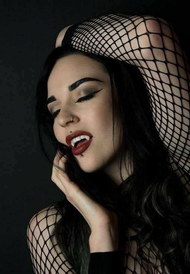 Oma Schlampe Schöne schwarze Mädchenvampirfotos Nacktgalerie Philippinen Sex