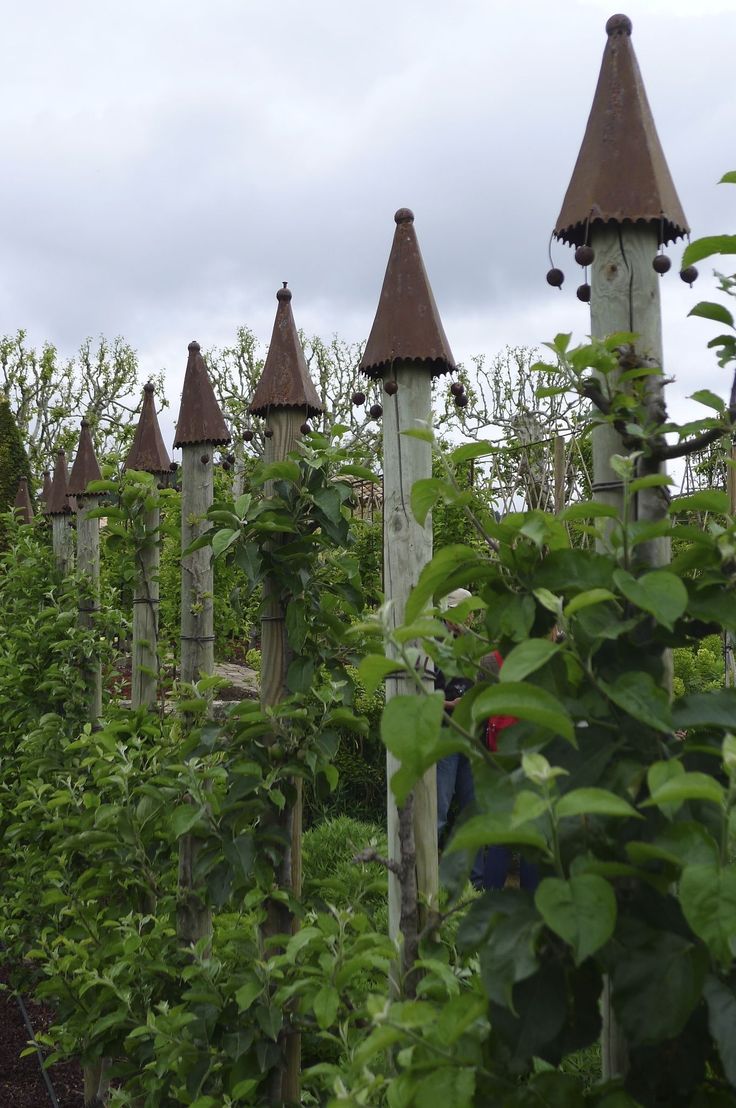 French Potager Garden 8 fancydecors Potager garden, Garden art
