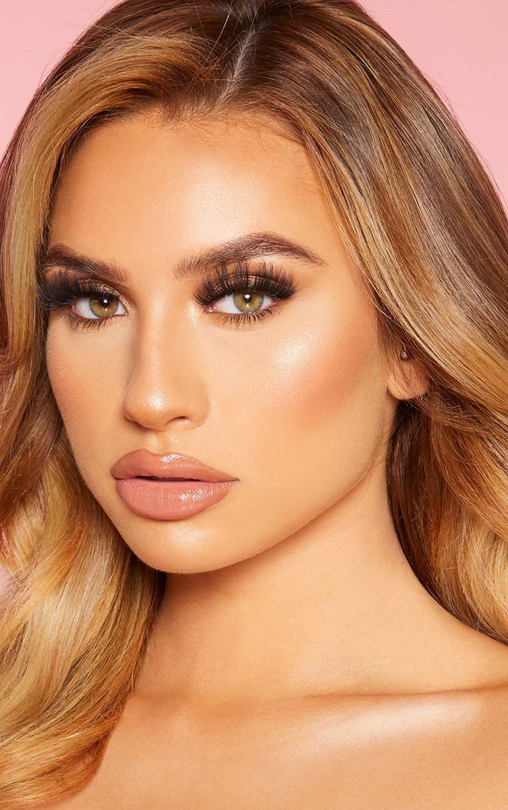 PRETTYLITTLETHING X Tatti Lashes Girls Night Photoshoot Makeup Wispy PRETTYLITTLETHING X Tatti Lashes Girls Night Photoshoot Makeup Wispy