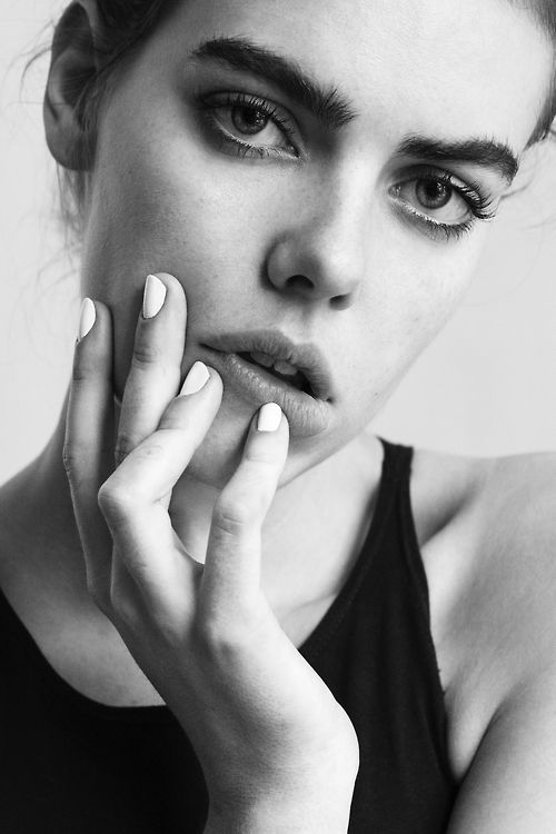 Le Fashion 27 Beauties With Bold Brows Eyebrow Shaping Natural Eyebrows Bold Eyebrows