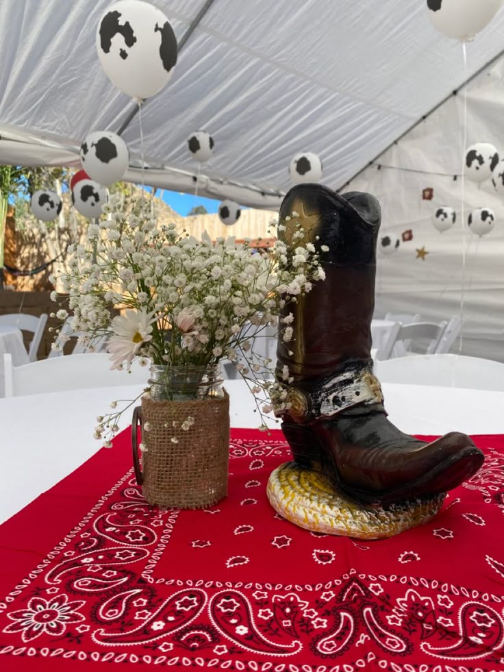 Cowboy Centerpieces For Western Themed Parties F5ed9d2de89fa0b2336f120aaf5104a9