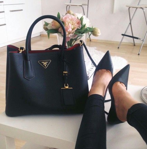 missbarbiedolll:   missbarbiedolll.tumblr.com Prada Bag Saffiano, Bag Prada, Prada Handbags, Prada Bag Outfit, Saffiano Leather, Prada Galleria Bag Outfit, Prada Black Bag, Leather Tote, Prada Clutch