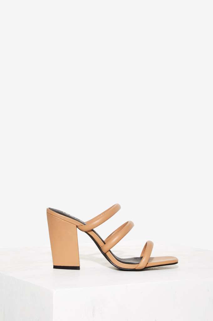88 best Shoes Slops and all kinds images on Pinterest | Shoes ... Walk a mile in new high heels, sandals, flats, ankle booties or whatever takes your fancy. Shop all women's shoes at Nasty Gal.