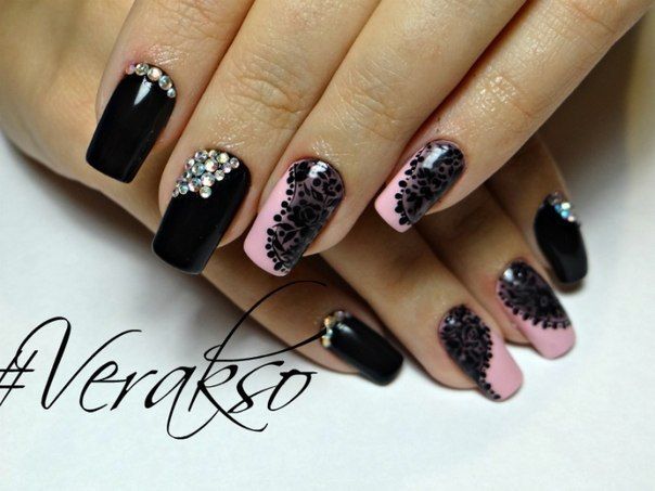Нравится маникюр со стразами? #Nails_WF #nails #маникюр #black #manicure #ногти