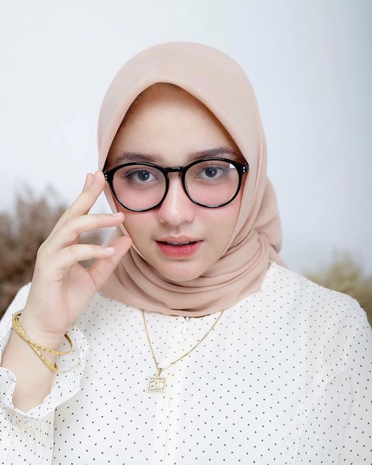 Instagram | Jilbab cantik, Perempuan, Kecantikan