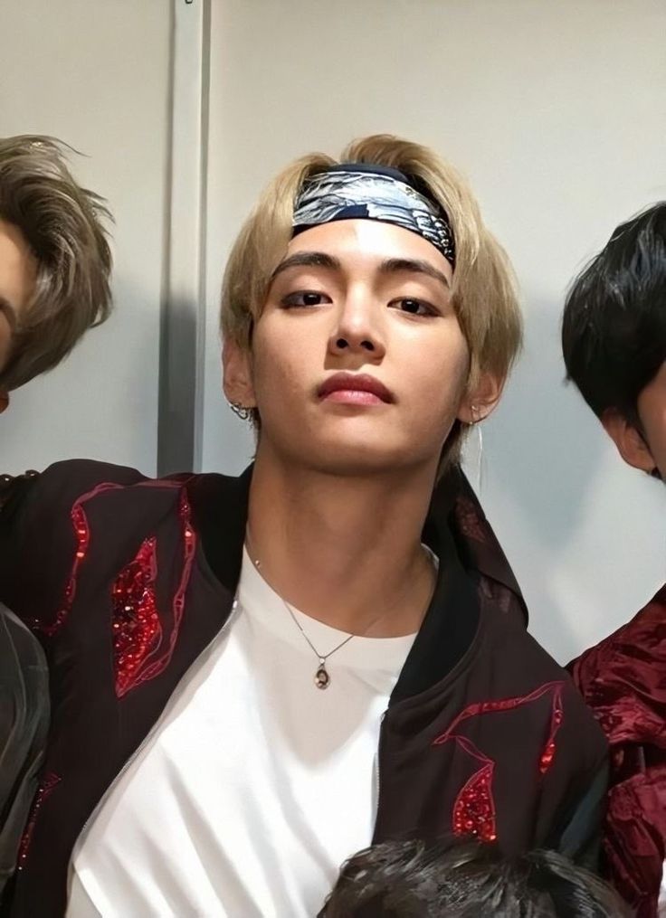 Pin By Kayla Riecker On My Loving Husband Kim Taehyung Kim Taehyung Taehyung Bts Taehyung