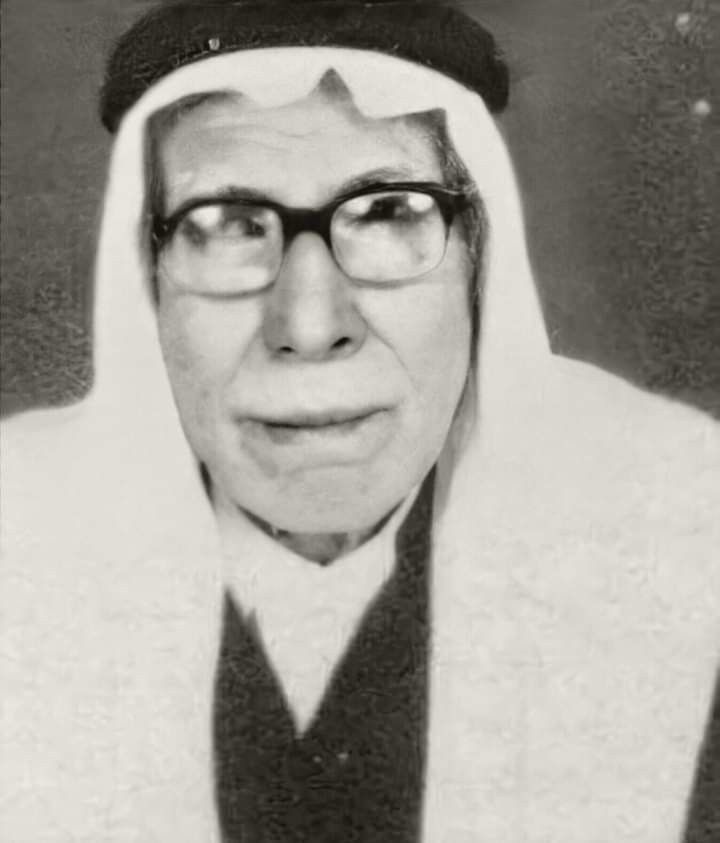 التاجر الموصلي المعروف لمكائن الخياطة وصاحب العلامة التجارية الحدباء للدراجات الهوائية المرحوم عزيز Rectangle Glass Square Glass Glasses