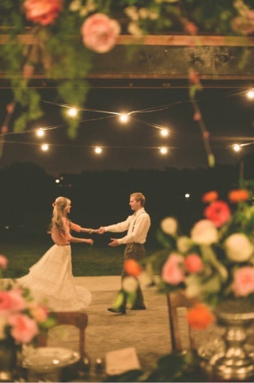 これから結婚式を考えているカップルにオススメ 結婚式で実際に使われたbgmランキングサイト ウィーム Wiiiiim Jp ウェディング ポーズ 結婚式 写真 ウェディングフォト ポーズ これから結婚式を考えているカップルにオススメ 結婚式で実際に使われたbgmランキングサイト ウィーム Wiiiiim Jp ウェディング ポーズ 結婚式 写真 ウェディングフォト ポーズ