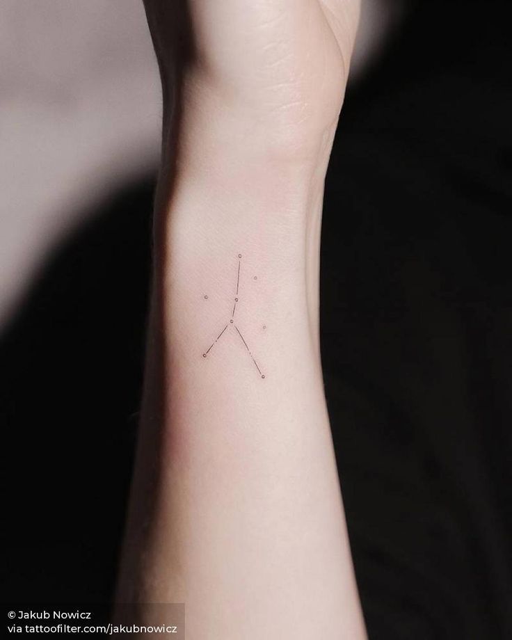 Krebs Sternbild Tattoo Am Handgelenk Noisepiercing Cancer