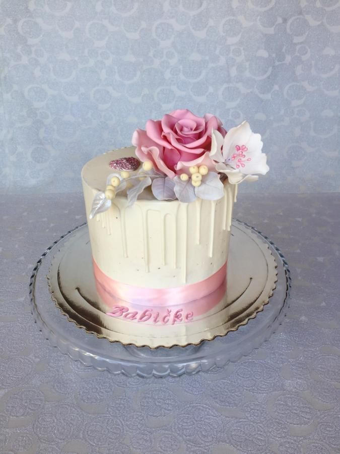 Buttercream Cake With Fondant Flowers By Layla A Fondant Cakes