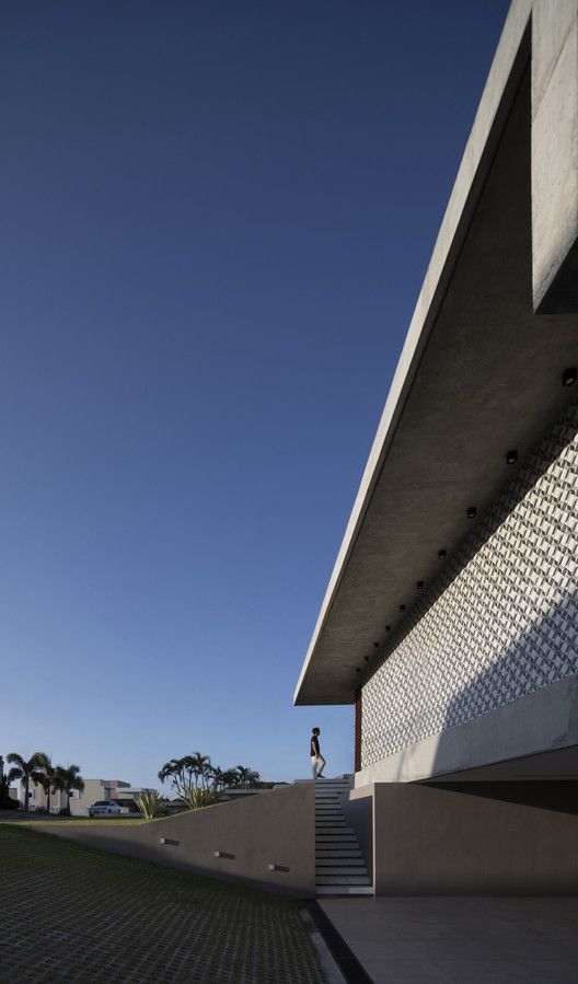 moderne high tech architekturgebäude gallery of if house martins lucena arquitetos 28 modern townhouse pinterest house arch house and townhouse moderne high tech architekturgebäude gallery of if house martins lucena arquitetos 28 modern townhouse pinterest house arch house and townhouse