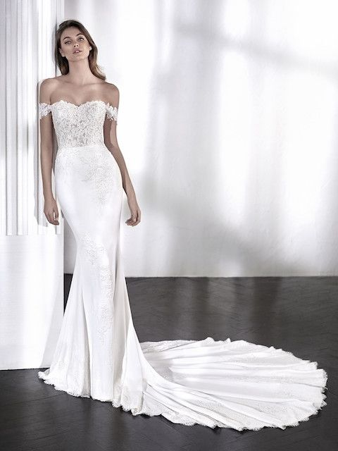 Shoulder Hugging Wedding Dress