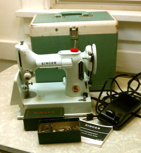 Vintage Singer Featherweight Portable Sewing Machine RARE White 40 Cool Featherweight Singer Sewing Machines Vintage Singer Featherweight Portable Sewing Machine RARE White 40 Cool Featherweight Singer Sewing Machines