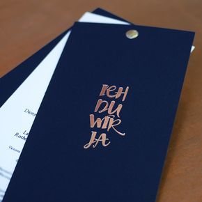 Hochzeitseinladung als Fächer mit Heißfolienprägung in Kupfer auf Royal blaue...