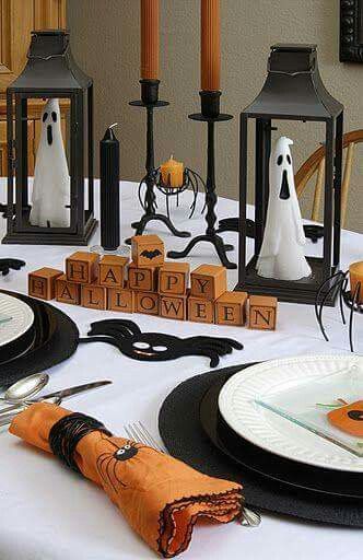 i like the lanterns with the ghosts inside halloween table decorationshalloween