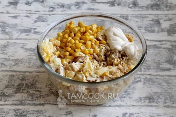 Описание рецепта 10 вкусных салатов с ананасом, которые надо попробовать - Лайфхакер