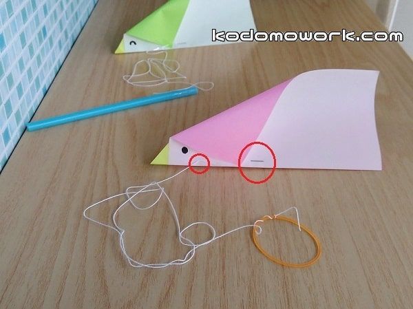 室内凧の作り方は折り紙で簡単 鳥がおいかけてくるよ こども工作レシピ 凧 こども 工作 凧 作り方 室内凧の作り方は折り紙で簡単 鳥がおいかけてくるよ こども工作レシピ 凧 こども 工作 凧 作り方