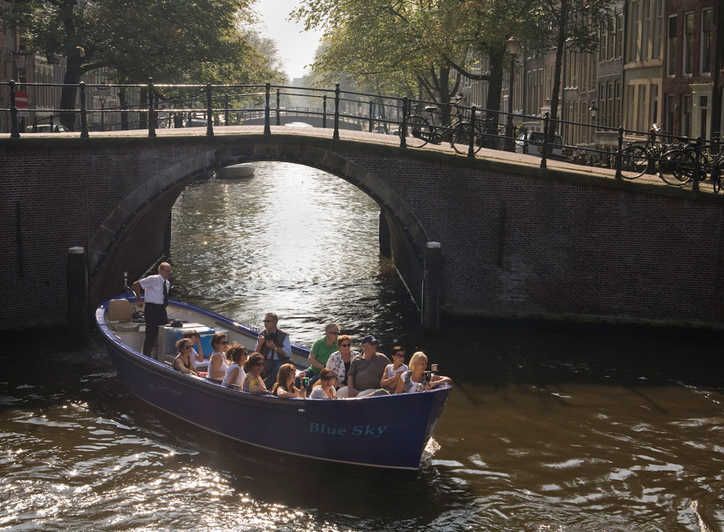 Amsterdam: 75-minütige Kanalfahrt im offenen Boot ...