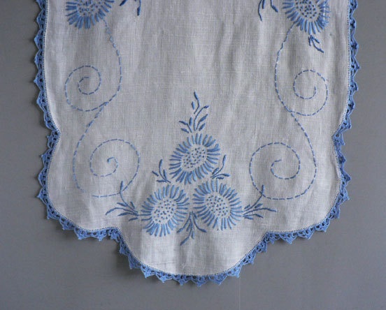 45 Best Embroidered Dresser Scarves Images On Pinterest Vintage Vintage Linen Dresser Scarf