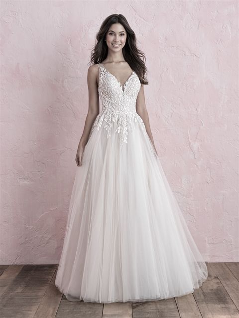 Try It On At Ellie S Bridal Boutique Alexandria Va Allure