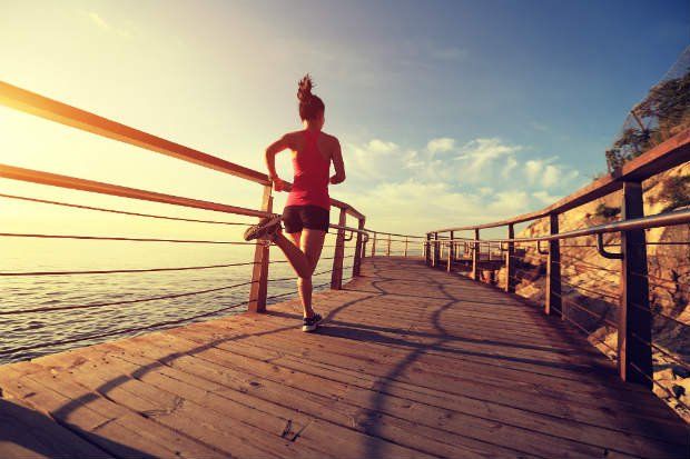 Treino HIIT para emagrecer: benefícios e como fazer em casa | Easy workouts, Running, How to run faster