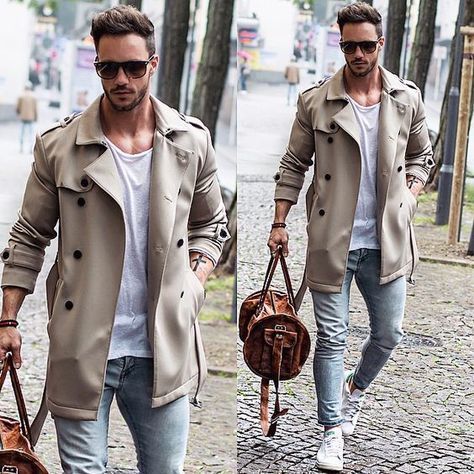 Den Look kaufen: lookastic.de/... — Dunkelbraune Sonnenbrille — Weißes T-Sh...