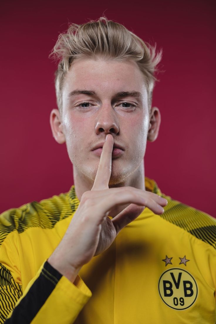 Pin von - ѕοмєτнιиg - auf Julian Brandt | Sport fussball, Dfb team
