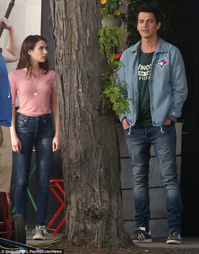 Emma Roberts And Hayden Christensen Don Jeans And Sneakers On Set Hayden Christensen Emma Roberts Emma Roberts Style Emma Roberts And Hayden Christensen Don Jeans And Sneakers On Set Hayden Christensen Emma Roberts Emma Roberts Style