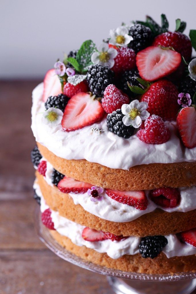 Lemon Layer Cake with Fresh Berries Lemon Layer Cake with Fresh Berries