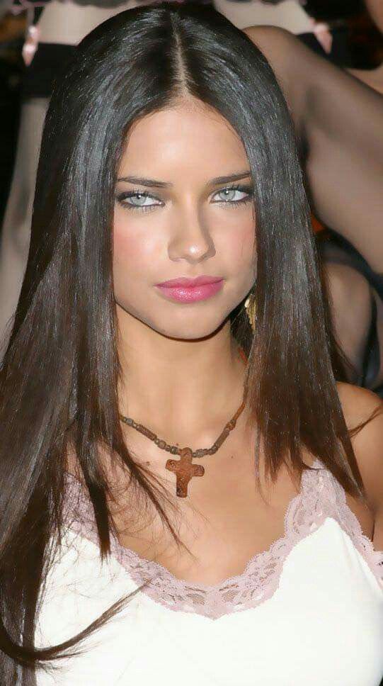 Adriana Lima on Eating Healthy While Traveling and Wearing Makeup at the Gym Celebrities Woman
