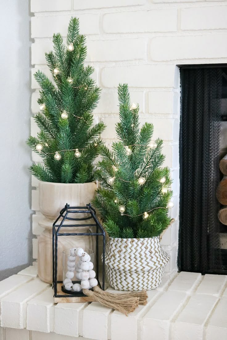 Black & White Casual Boho Christmas Mantel Decor Ideas