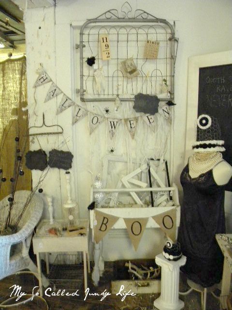 70 ideas for elegant black and white halloween decor digsdigs - Black And White Halloween Decorations 70 ideas for elegant black and white halloween decor digsdigs - Black And White Halloween Decorations