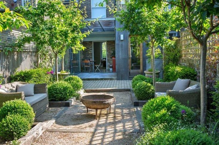 Small courtyard garden with seating area design and layout 116