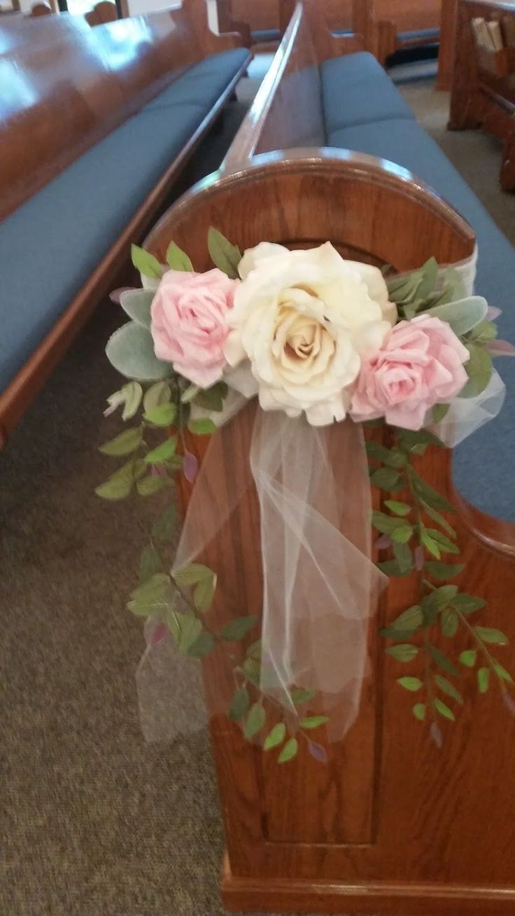 Decorating To Match Your Wedding Venue With Simple Pew Decorations