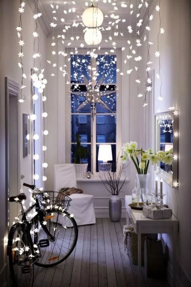 40+ Beautiful Hanging Ceiling Winter Decoration Ideas #hanging #winterdecor #dec...