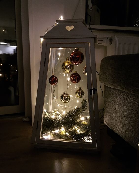 Cheap and Easy DIY Outdoor Christmas Decorations Ideas - Lanterns